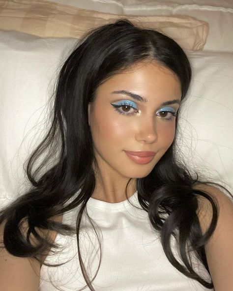 The Love Witch, Vampire Bride, Cute Makeup Looks, Blue Eyeshadow, Eye Makeup Art, Kiss Makeup, Blue Makeup, Editorial Makeup, Glam Makeup