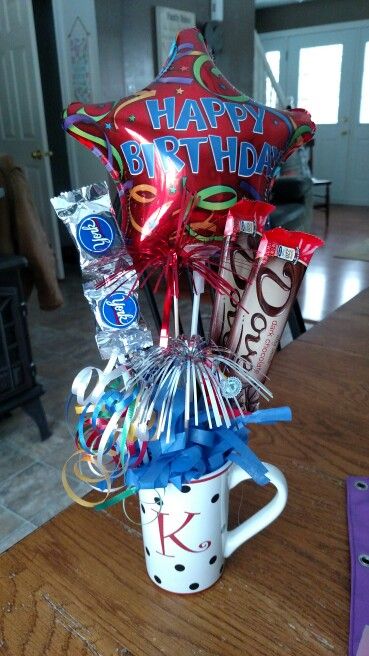 Birthday Gifts For Coworkers, Office Birthday Decorations, Inexpensive Birthday Gifts, Google Christmas, Trendy Birthday Gifts, Easy Birthday Gifts, Christmas Gift Baskets Diy, Coworkers Birthday, Gift Baskets For Him