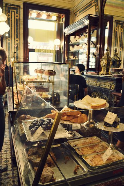 confectionery shop in vienna Bakery Inspiration, Beautiful Shops, Cafe Designs, Coffee Ideas, Retail Signage, Food Bar, Cafe Society, Bakery Ideas, Cafe Bistro