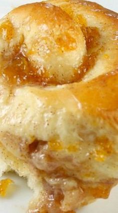 Peach Pie Cinnamon Rolls Desserts Made With Cinnamon Rolls, Peach Pie Cinnamon Rolls, Peach Sweet Rolls, Peach Cobbler Cinnamon Rolls, Sticky Rolls, Savory Cakes, Cinnamon Roll Recipe Homemade, Sweet Roll Recipe, Peach Desserts