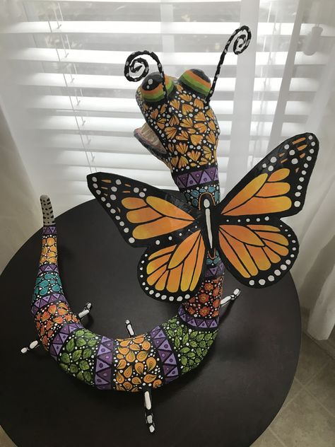 Alebrije Monarca by Delia Palacios Aztec Pattern Art, Mexican Alebrijes, Alebrijes Sculpture, Fox Alebrije, Owl Alebrije, Butterfly Alebrije, Elephant Coloring Page, Aztec Culture, Mexican Crafts