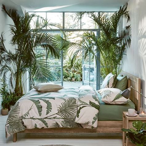 Tropical prints and patterns for home decoration #print style #maximalist Marks & Spencer Exotic Palm Printed Bedding Set Man Home Decor, Bohemian Bedrooms, Jungle Bedroom, Bohemian Bedroom Design, Tropical Interior, Tropical Bedrooms, Tropical Home Decor, Bohemian Bedroom, Design Del Prodotto