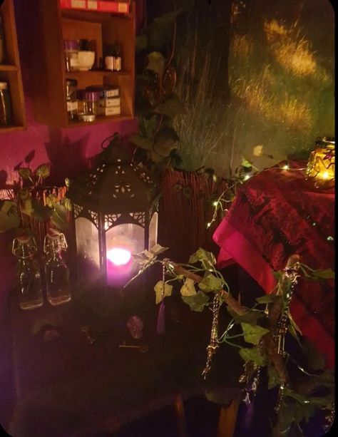 Witchy House Decor, Witchy Room, Cosy Room, Moon Decor, Dreamy Room, Motel Rocks, Vintage Room, Red Walls, Garden City