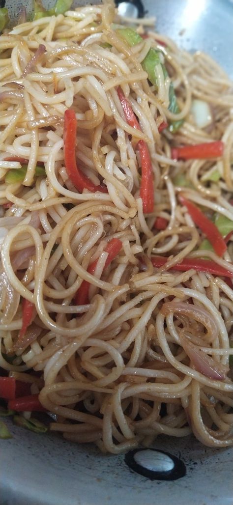 Veg Chowmein, Veggies And Noodles, Chow Mein Noodles, Chow Mein, Snap Food, Chow Chow, Food Lover, Noodles, Spaghetti