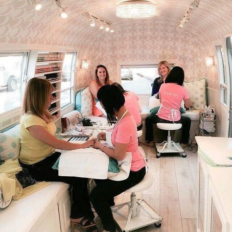 Nail Bar Ideas, Mobile Nail Salon, Mobile Hair Salon, Mobile Beauty Salon, Nail Room Ideas, Nail Salon Interior, Mobile Nails, Mobile Beauty, Nail Salon Decor