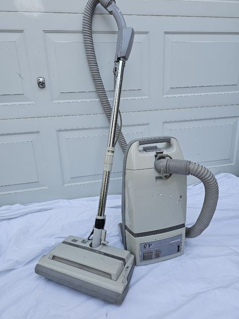 Electrolux Vacuum, Household Supplies, Vacuums, Quick Saves