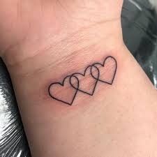 Sketches Heart, Intertwined Tattoo, Impressive Tattoos, Family Heart Tattoos, 3 Hearts Tattoo, Hearts Intertwined, Tattoos Heart, Simple Heart Tattoos, Small Wave Tattoo