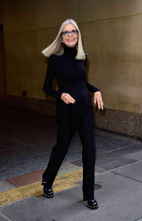 Diana Keaton Style, Diane Keaton Style Outfits, Diana Keaton, Diane Keaton Style, Diane Keaton Hairstyles, Dianne Keaton, Hair And Glasses, Christmas Choir, Grandma Style