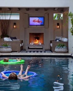 The perfect outdoor setup! Pool Lounge Area Ideas, House Features Ideas, Outdoor Pool Storage, Screened Pool Patio Ideas, Outdoor Pool Area Ideas, Swim Up Bar Pool, Backyard Pool House, Backyard View, Screened Pool