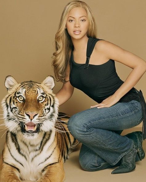 10.1k Likes, 73 Comments - Largest 2000s Page (@2000sera) on Instagram: “#Beyonce” Beyonce 2000, Beyonce Photoshoot, Beyonce 2000's, Queen Bee Beyonce, Beyonce Outfits, Michelle Trachtenberg, Beyonce Knowles Carter, Beyonce Style, Mrs Carter