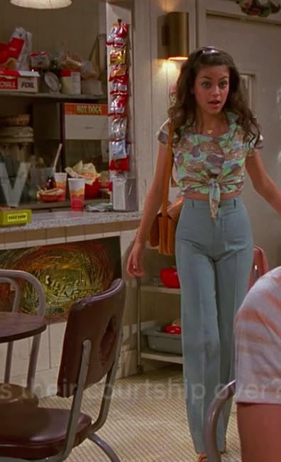 mila kunis; that 70's show That 70s Show Mila Kunis Outfits, Mila Kunis Style That 70s Show, Mila Kunis 90s Outfits, 70s Inspo Hair, That 70s Show Mila Kunis, That 70s Show Clothes, Mila Kunis Outfits That 70s Show, 70s Tv Shows Outfits, 70s Womens Outfits Vintage