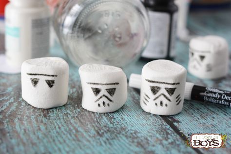 Storm Trooper Party, Storm Trooper Cake Pops, Storm Trooper Marshmallow, Star Wars Marshmallow, Marshmallow Storm Troopers, Stormtrooper Marshmallow, Stormtrooper Cake Easy, Star Wars Chocolate, Star Wars Themed Birthday Party