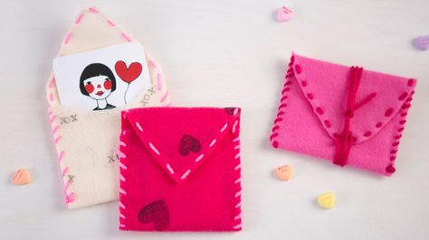 Stamped and Sewn Valentine's Pouches by Courtney Cerruti Yarn Embellishments, Felt Envelopes, Preschool Valentine Crafts, Felt Envelope, Gift Card Presentation, Wall Christmas Tree, Diy Sewing Gifts, Valentine Gifts For Kids, Felt Pouch