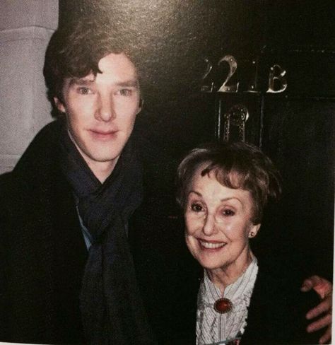 Benedict Cumberbatch as Sherlock & Una Stubbs as Mrs. Hudson. Una Stubbs, John Lock, Sherlock Holmes Benedict, Sherlock Cast, Sherlock Holmes 3, Sherlock Holmes Benedict Cumberbatch, Benedict Sherlock, Mrs Hudson, Mark Gatiss