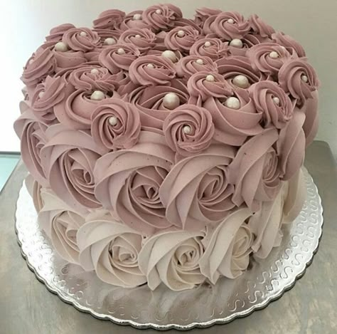 Torte Creative, Cake Decorating Party, Frosting Flowers, Torte Cupcake, Elegant Birthday Cakes, Beautiful Birthday Cakes, Cake Decorating Designs, Pretty Birthday Cakes, Cute Birthday Cakes