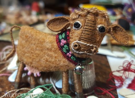 bed book peek – cow | SALLEY MAVOR Salley Mavor Tutorials, Sally Mavor, Wee Folk Studio, Creative Creatures, Wee Folk Art, Salley Mavor, Spot Illustration, Rag Rug Tutorial, Wool Appliqué