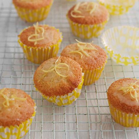 Lemon Drizzle Cupcakes - Dairy Diary Lemon Drizzle Cupcakes, Cappuccino Cupcakes, Rhubarb Crumble Cake, Cupcakes Aesthetic, Sugar Free Eating, Cake In A Mug, Lemon Mug Cake, Cake Lemon, Rhubarb Crumble