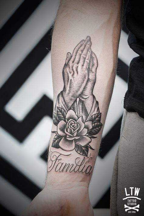 familia http://ltwtattoo.com/blog/2014/03/07/familia-por-alexis/ Praying Hands Tattoo, Forarm Tattoos, Forearm Sleeve Tattoos, Inspiration Tattoos, Religious Tattoos, Dope Tattoos For Women, Hand Tattoos For Guys, Best Sleeve Tattoos, Family Tattoos