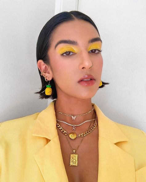 Lime Makeup Look, Neon Yellow Makeup Looks, Neon Yellow Eye Makeup, Make Up Color, Yellow Graphic Eye Makeup, Yellow Editorial Makeup, Firming Lotion, Funky Makeup, Casual Makeup