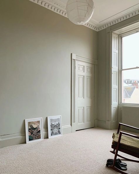 Little Greene Tracery II 78 review Farrow And Ball Blue Gray, Modern Victorian Bedroom, Farrow And Ball Living Room, Green Kitchen Walls, Dark Blue Bedrooms, Warm Paint Colors, Victorian Living Room, Victorian Bedroom, Green Paint Colors