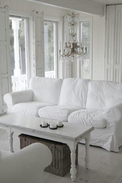 . Couch Slip Covers, Shabby Chic Living Room Design, Camera Shabby Chic, White Blankets, Shabby Chic Decorating, Shabby Chic Decor Living Room, White Couch, Chic Room, Room Tips