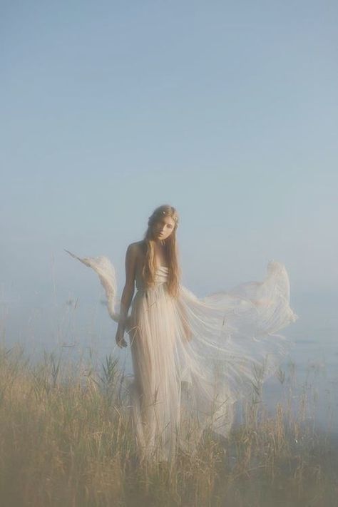 Runaway Bride, Paolo Roversi, 사진 촬영 포즈, Indie Girl, Tim Walker, Pretty Princess, Fantasy Photography, Foto Poses, Foto Art