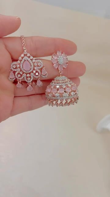 Pink Jhumka, Diamond Jhumkas, Jhumka Designs, Jewel Drawing, Pink Jewelry Set, Indian Wedding Jewelry Sets, Diamond Accessories, Indian Jewelry Earrings, Bridal Jewellery Design