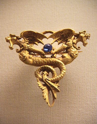 Winged dragons (Broches chimeres), Paris, about 1860 | da Kotomi_ Twin Flame Art, Flame Art, Chinese Jewelry, Ancient Myths, Gold Dragon, Dragon Jewelry, Dragon Wings, Art Nouveau Jewelry, French Chic