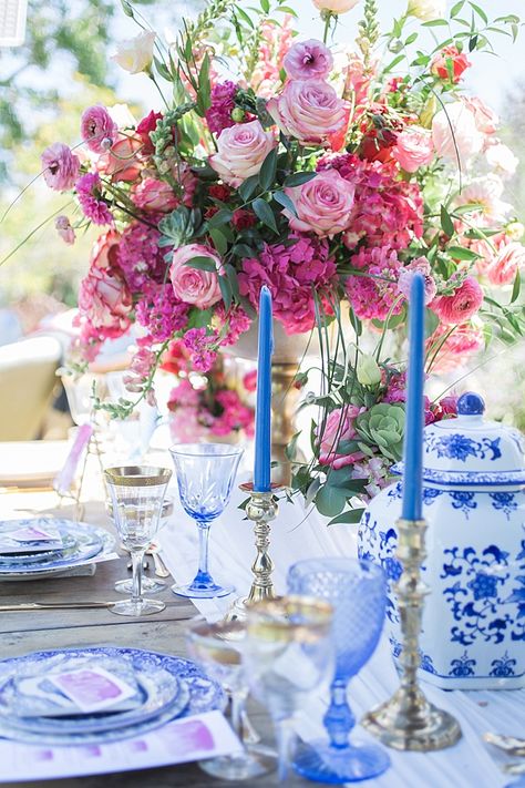 Spring Wedding Tablescapes, Blue And White Plates, Blue Table Settings, Beautiful Tablescapes, China Dishes, Beautiful Table Settings, Pretty Tables, Blue Table, Blue And White China