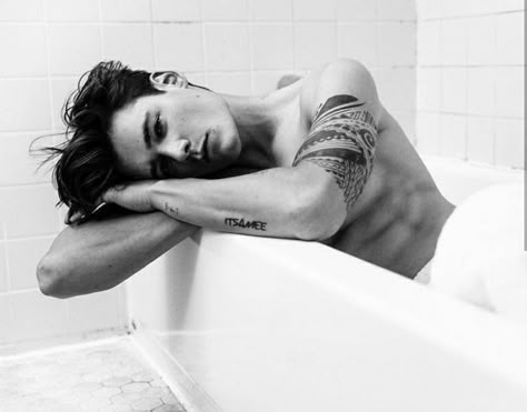 BEST OF LAST WEEK’s IG: Mario Adrion, Joao Knorr, Matthew Noszka…. Mario Adrion, Edison Fan, Augusta Alexander, Matthew Noszka, Male Headshots, Bed Early, In The Bathtub, Francisco Lachowski, Men Photography