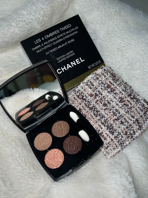 Chanel Makeup Eyeshadow, Eyeshadow Pallets Aesthetic, Channel Eyeshadow, Chanel Eyeshadow Palette, Cosmetics Ideas, Girl Wishlist, Channel Makeup, Chanel Eyeshadow, Luxury Vibes