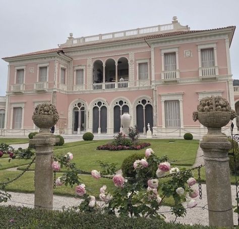 Croquette House Exterior, Feminine House Exterior, Coquette Mansion Exterior, Croquette House, Pink Mansion Exterior, Coquette Houses, Coquette Mansion, Coquette House Exterior, Cute Mansion