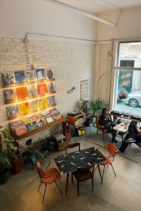 Retro Cafe Design Coffee Shop, Retro Cafe Interior Design, Aesthetic Cafe Interior Vintage, Cute Aesthetic Coffee Shop, Retro Coffee Shop Interior, Coffee Shop Retro Design, Cool Coffee Shop Interiors, Vinyl Cafe Design, Thrift Store Coffee Shop