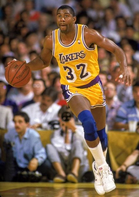 Magic Johnson Lakers, Showtime Lakers, Lakers Basketball, Best Basketball Shoes, Nba Legends, Nba Stars, Sports Hero, Basketball Legends, Magic Johnson