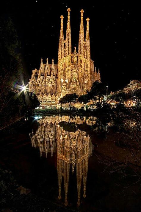 Antoni Gaudi, Barcelona Travel, The Cathedral, Jolie Photo, Spain Travel, Magical Places, Barcelona Spain, Pretty Places, Places Around The World