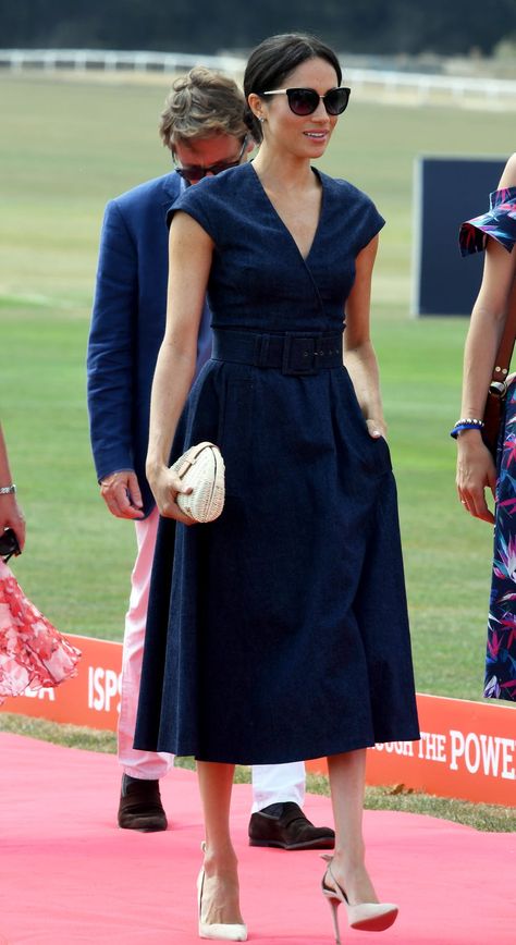 Meghan Markle Style Casual, Outfits Ideas For Summer, Meghan Markle Dress, Estilo Meghan Markle, Princ Harry, Windsor England, Duchess Meghan, Casual Attire For Women, Princess Meghan