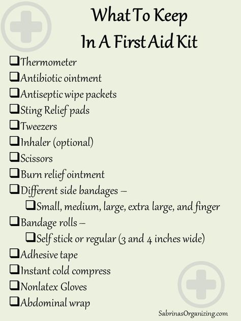 What to keep in your first aid kit - How to Make a DIY First Aid Kit for the Home First Aid Kit Checklist, Sting Relief, Diy First Aid Kit, First Aid Tips, Emergency First Aid, Emergency Binder, Emergency Prepardness, Emergency Preparedness Kit, Emergency Preparation