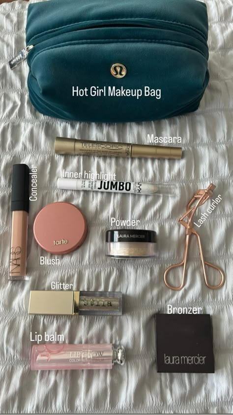 Natural Makeup Supplies, What To Pack In Your Makeup Bag, Whats In My Makeup Bag Minimalist, Whats In My Makeup Bag For School, Make Up Essentials 2023, What Is In My Makeup Bag, Minimal Makeup Bag Essentials, Whats In My Makeup Bag Aesthetic, What’s On My Makeup Bag