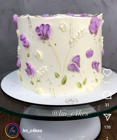 Lavender Cake Design, Decor Tort, Mimi Birthday, Lavender Cake, Floral Cakes, Simple Cake Designs, Simple Cake, Fresh Cream, Floral Cake