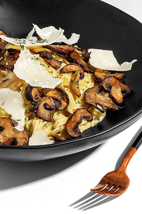 🍄🧀🍄🧀 Fancy up your fettuccine with this amazing Fettuccine with Roasted Mushrooms and Shaved Parmesan recipe! Shaved Parmesan, Parmesan Recipes, Cremini Mushrooms, Roasted Mushrooms, Dinner For Two, Ground Black Pepper, Worcestershire Sauce, Balsamic Vinegar, Healthy Options