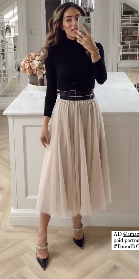 Wedding Guest Outfit Summer Classy, Gonna In Tulle, Summer Wedding Outfits, Elegante Casual, Wedding Guest Outfit Summer, Stylish Work Outfits, Church Outfits, Professional Outfits, Dresses To Wear To A Wedding