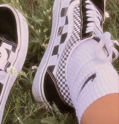 Aesthetic Vans, Checkered Aesthetic, Vans Wallpaper Iphone, Outfits Con Vans, Vans Slip On Outfit, Vans Verdes, Vans Black Aesthetic, Vans High, Tops Outfit