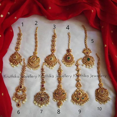 K R U T H I K A on Instagram: “Prices Rs 660 to 790 Beautiful festive maang tikas Shop from the link in…” Maangtikka Designs Gold, Tikka Jewelry Indian Gold, Tikka Jewelry, Unique Gold Jewelry Designs, Gold Jewelry Simple Necklace, Gold Necklace Indian Bridal Jewelry, Fancy Jewellery Designs, Jewelry Set Design, Gold Bridal Jewellery Sets