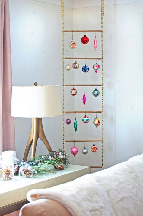 Xmas Ornaments Diy, Diy Christmas Deco, Christmas House Tour, Southern Christmas, Christmas Houses, Diy Display, Homemade Ornaments, Ornament Display, Simple Christmas Decor