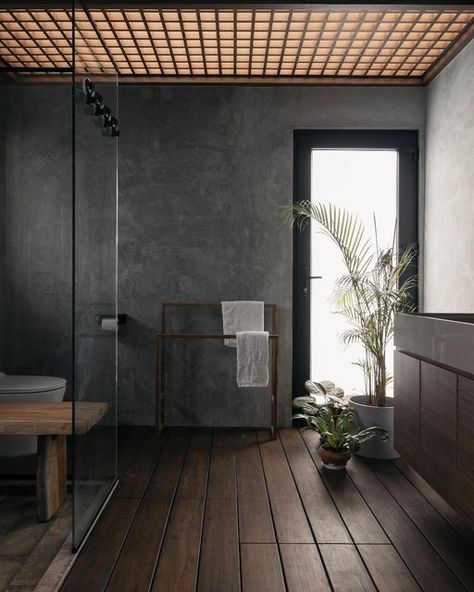 All Black Bathroom Ideas, Dark Bathroom Paint, Wood And Concrete Interior, Bathroom Paint Colours, Moody Bathroom Ideas, Bathroom Ideas Dark, All Black Bathroom, Black Bathroom Ideas, Japanese Style Bathroom