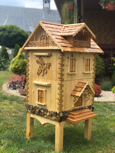 Bumble Bee House, Bee Hive House, Bee Skep House, Bee Hive Stand, Painted Bee Hives, Tac Mahal, Bee Hives Diy, Bee Hives Boxes, Bee Thankful