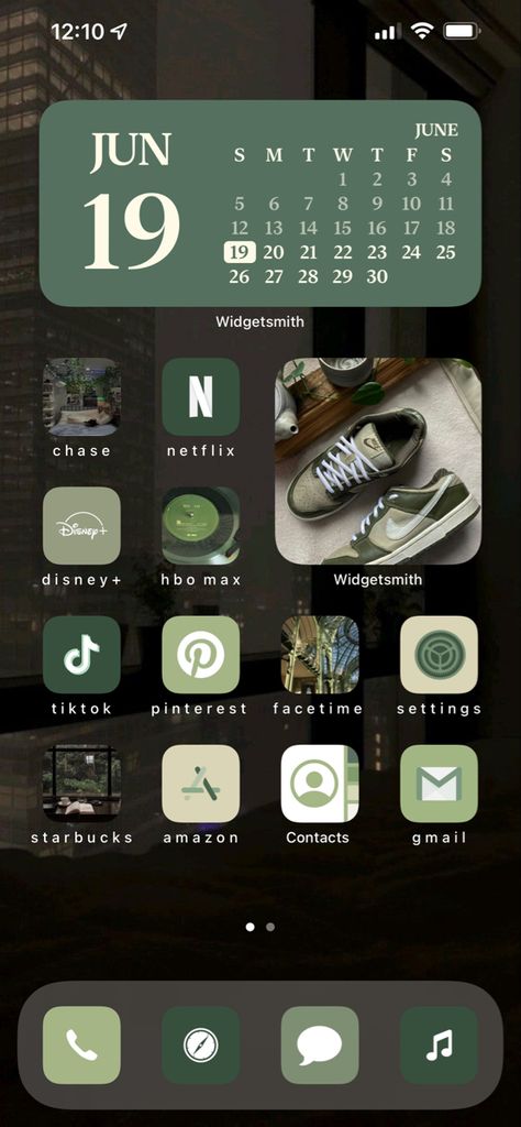 Iphone Home Screen Layout Men, Iphone Asthetics Wallpaper Widgets, Iphone Home Screen Layout Ideas, Aesthetic Iphone Setup, Aesthetic Iphone Home Screen Layout, Homescreen Themes, Ipad Customization, Phone Edits, Xs Wallpaper