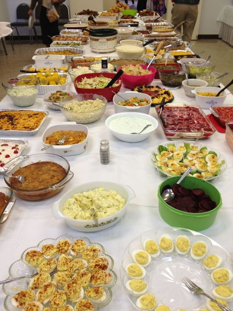 Five Tips for Hosting a Church Potluck Supper Southern Baptist Style Potluck Dinner Ideas, College Graduation Party Food, High School Graduation Party Food, Tuna Mornay, Ham Potatoes, Potluck Dinner, Graduation Party Foods, Cold Foods, Senior Center