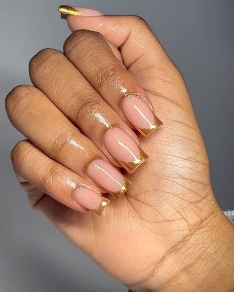 Gold French Tip Nails Square Short, Gold French Tip Square, Short Medium French Tip Nails, Short Acrylic Nails Designs Simple, Nail Colors For Black Women, Gold Nails Short, Gold French Tips, Gold French Tip, Old Money Nails