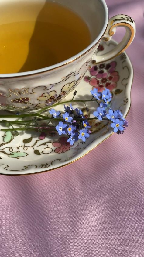 Tea With Flowers, Tea Blends Recipes, Flowers Tea, Morning Aesthetic, Tea Quotes, Tea Brands, Modern Romance, Morning Tea, Organic Teas